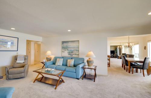 Lincoln Beach Apartment | Idyllic Lincoln City Retreat with Pool & Ocean Views