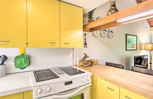 Lincoln House | Lincoln Condo: Pet-Friendly Retreat with Pool & Shuttle Access
