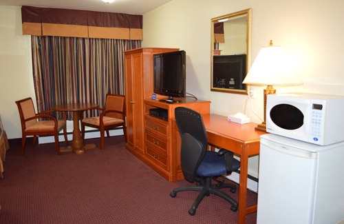Sturgeon Falls Hotel | Lincoln Motel: Family-Friendly Stay with Breakfast Included