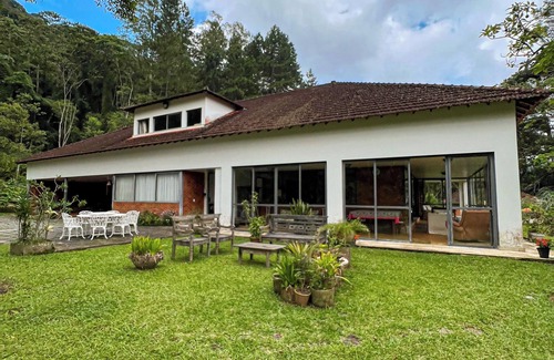 Vargem Grande Cottage | Lindo Casarão em Meio à Natureza