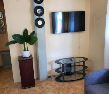 Mahaut Apartment | Comfortable Retreat at Lind's: Perfect for Families & Pets