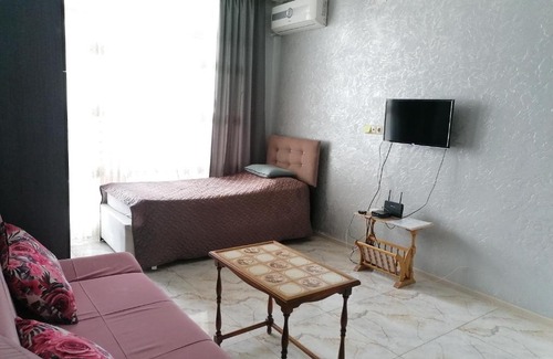 New Boulevard Apartment | Linda APT: Guest Rated 10/10 with Oceanfront Pool Access