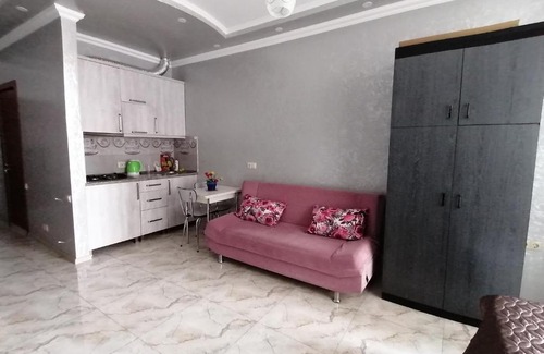 New Boulevard Apartment | Linda APT: Guest Rated 10/10 with Oceanfront Pool Access