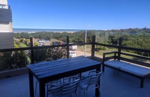 Mar de Las Pampas Apartment | Linda Bay 202: Pet-Friendly Retreat with Ocean Views
