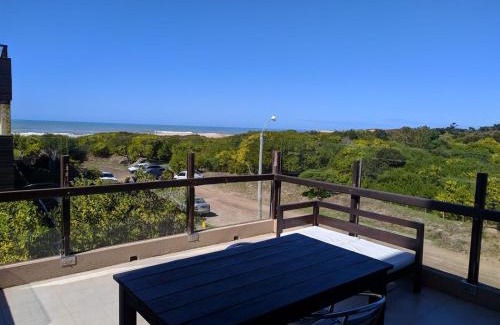 Mar de Las Pampas Apartment | Linda Bay 202: Pet-Friendly Retreat with Ocean Views