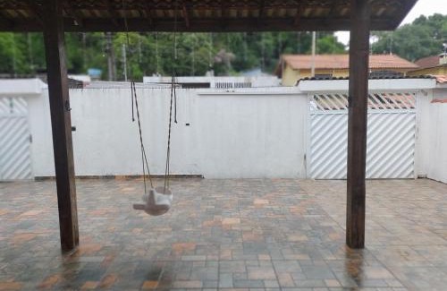Jardim Sao Miguel House | Linda Casa: Family-Friendly Retreat Near Enseada Beach
