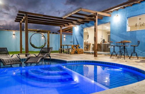 Sao Jose House | Delightful Linda Casa with 3 Suites and Pool Access