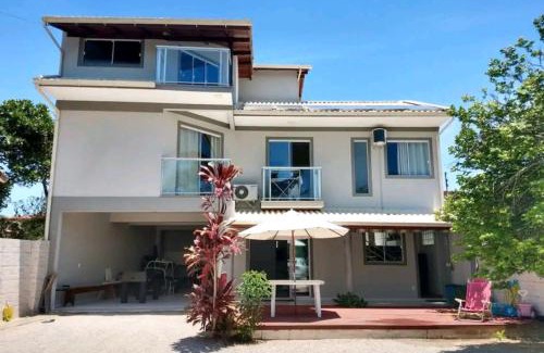 Governador Celso Ramos House | Linda Casa Triplex: Oceanfront Retreat Steps from the Beach