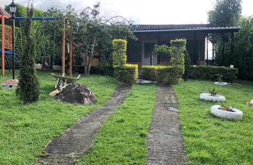 Fusagasuga House | Relax at Linda Casa Campestre with Pool and Pet-Friendly Perks