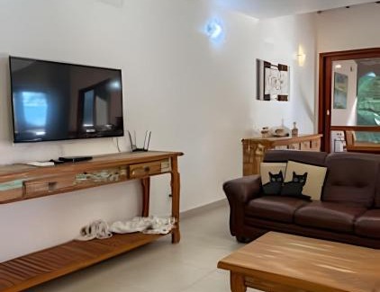 Ilhabela House | Maritacas 15: Inviting Home with Gourmet Balcony Retreat