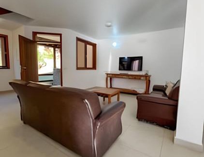 Ilhabela House | Maritacas 15: Inviting Home with Gourmet Balcony Retreat
