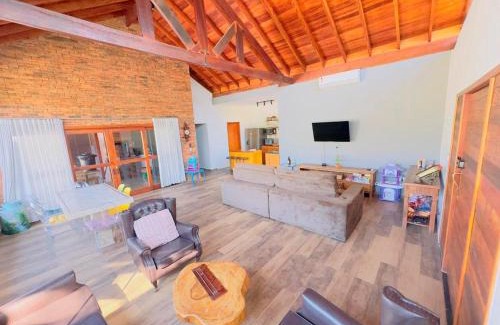 Porangaba House | Linda Casa de Campo: Family-Friendly Retreat with Pool