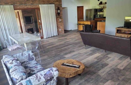 Quadra House | Modern Country House with Pool and Child-Friendly Amenities