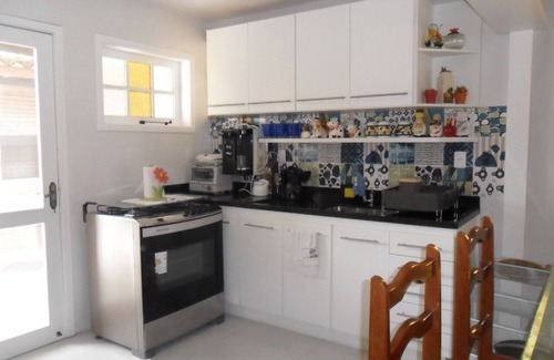 Porto Belo House | Linda Casa em Condomínio: Relaxing Stay with Ocean Views