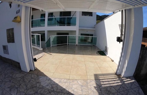 Sao Francisco House | Cozy Casa Steps from the Beach with Ocean View & Breakfast