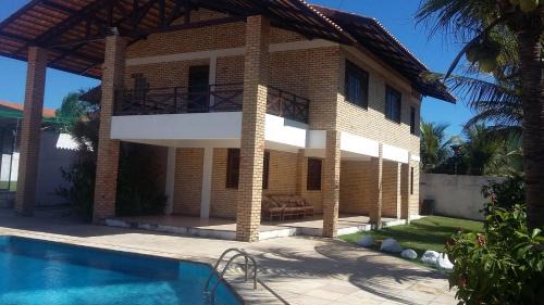 Porto das Dunas House | Linda Casa: Perfect Family Getaway Near Beach Park