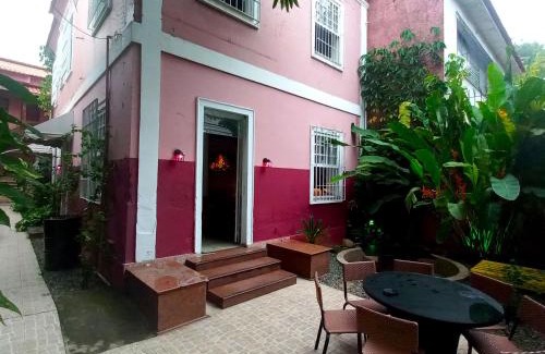 Zona Sul House | Inviting Botafogo Retreat: Pet & Child-Friendly Haven