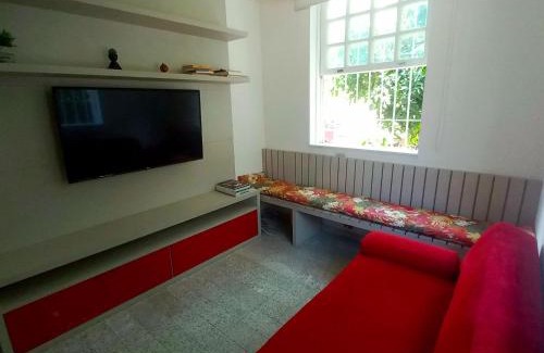Zona Sul House | Inviting Botafogo Retreat: Pet & Child-Friendly Haven