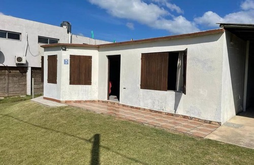 Balneario Buenos Aires House | Cozy Casa en Alquiler: Pet Friendly with Kitchen Access