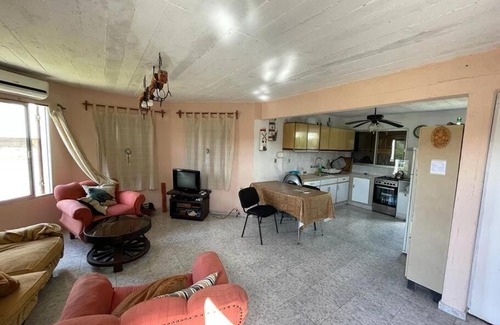 Balneario Buenos Aires House | Cozy Casa en Alquiler: Pet Friendly with Kitchen Access