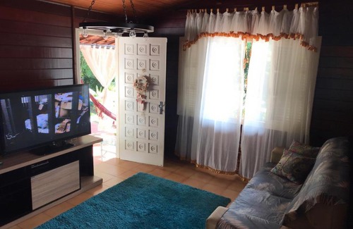 Aruja House | Linda Chácara: Family-Friendly Getaway with Pool Access