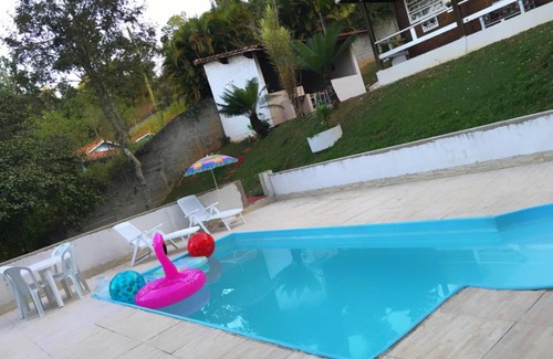 Aruja House | Linda Chácara: Family-Friendly Getaway with Pool Access