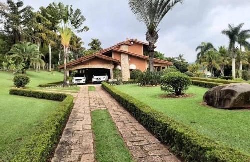 Piracaia House | Discover Linda Chácara: Pet-Friendly Retreat with Pool & Spa