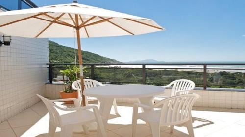 Ingleses Norte Apartment | Oceanfront Retreat with Private Pool and Stunning Views