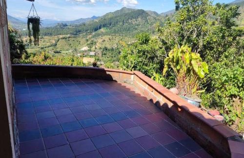 Barbosa Villa | Linda Finca: Perfect Getaway with Incredible Views