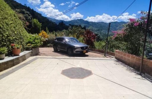 Barbosa Villa | Linda Finca: Perfect Getaway with Incredible Views