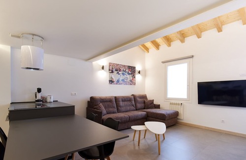 Pamplona City Centre Apartment | Deluxe Stay at Linda Pamplona 4 D - Perfect for Families