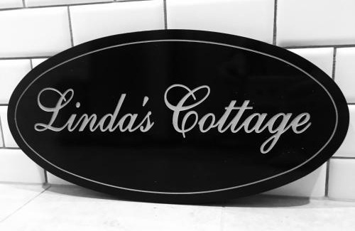 Cessnock House | Discover Linda's Cottage @ the Hunter: Pet-Friendly Retreat