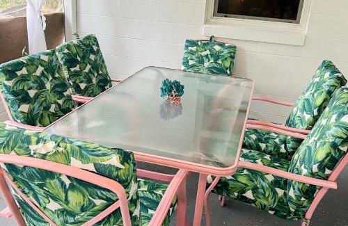 Port Orange House | Linda’s Lizard Landing: Pet-Friendly Retreat with Pool
