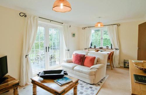 Halesworth House | Discover Family-Friendly Comfort at Lindas Lodge, 4 Stars