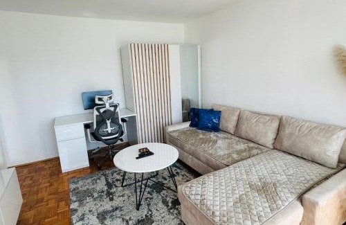 Novo Sarajevo Apartment | Top-Rated Del Apartment Sarajevo with Free Parking