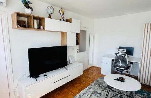 Novo Sarajevo Apartment | Top-Rated Del Apartment Sarajevo with Free Parking