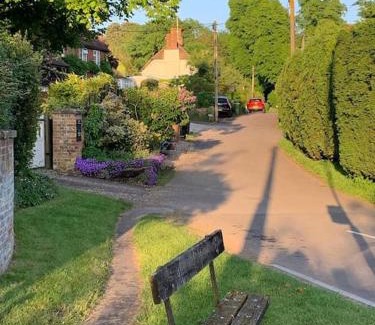 Stowe House | Family-Friendly Retreat at Linden Cottage with Pet Perks