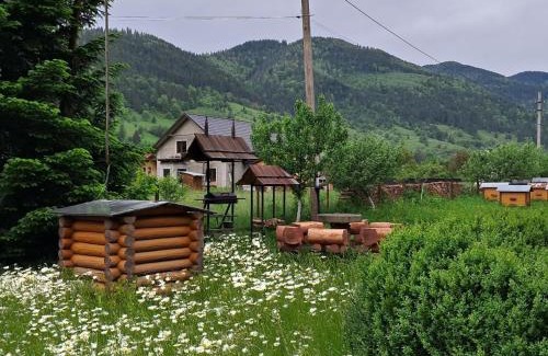 Roztoky Ski Chalet | Top-Rated Linden Grove: Pet-Friendly Family Retreat