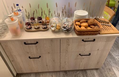 Lutzow Hotel | Discover Comfort at Lindenhaus Scharfe Kurve - Pet Friendly & More