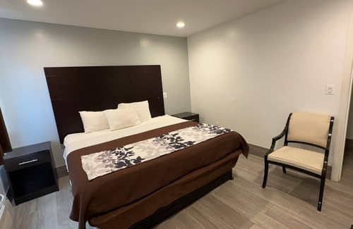 Lindenhurst Hotel | Welcoming Lindenhurst Motel: Family-Friendly with Breakfast