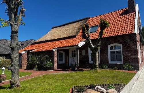 Osteel House | Discover Lindenhuus: Oceanfront Haven Near Norddeich