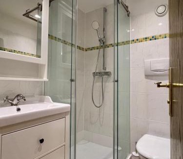 Limmer Hotel | Budget-Friendly Stay at Lindenkrug-Hannover with Breakfast