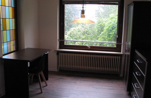 Lubeck City Centre Apartment | Cozy Lindenstrasse Apartment with Hot Tub & Kitchen Access