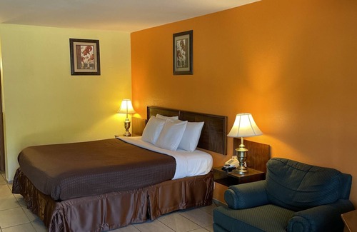 Homer Hotel | Budget-Friendly Stay at Linder Motor Lodge with Breakfast