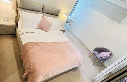 Lindfield Apartment | Convenient Lindfield: Steps to Train and Shopping