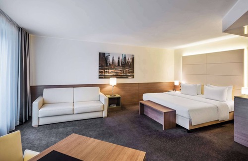Unterrath Hotel | Explore Lindner Hotel Dusseldorf Airport - 4-Star Comfort