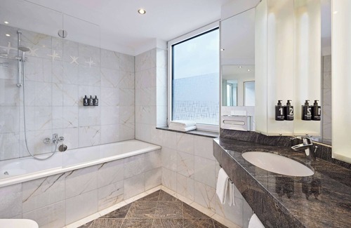 Unterrath Hotel | Explore Lindner Hotel Dusseldorf Airport - 4-Star Comfort