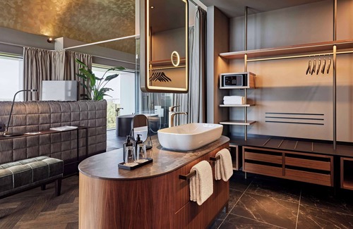Loerick Hotel | Relax at Lindner Hotel Dusseldorf Seestern - 4-Star Retreat
