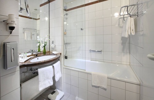 Leverkusen Hotel | Discover Lindner Hotel Leverkusen Bayarena - 4-Star Retreat
