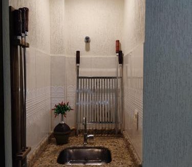 Andorinha Apartment | Ideal Getaway at Lindo Ap in Meia Praia's Heart